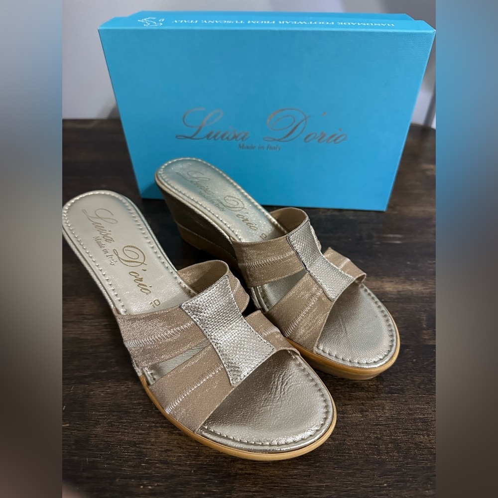 Size 10 Luisa D’orio gold shoes. Made in Italy